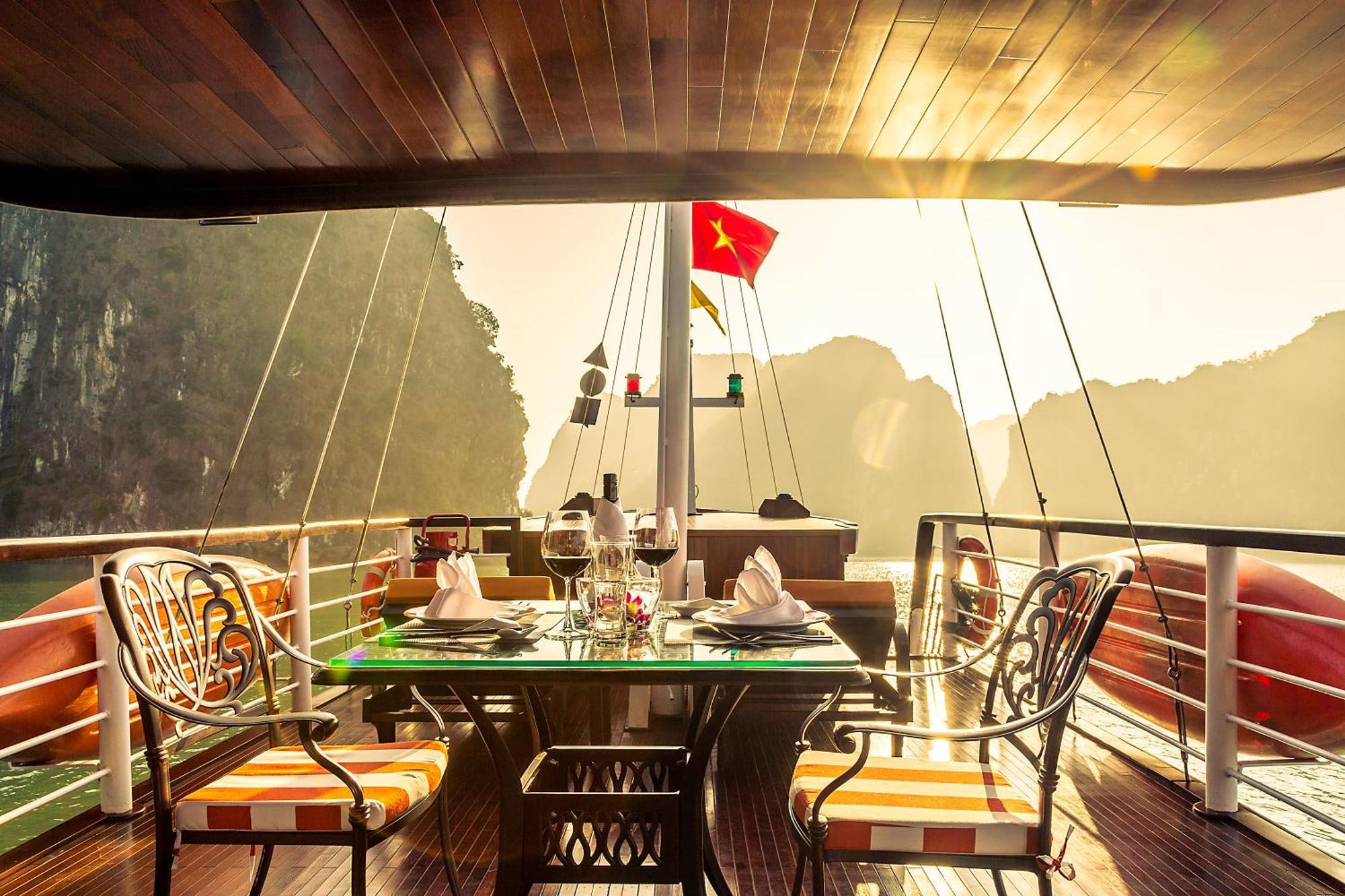 Emeraude Classic Cruises Ha Long Buitenkant foto