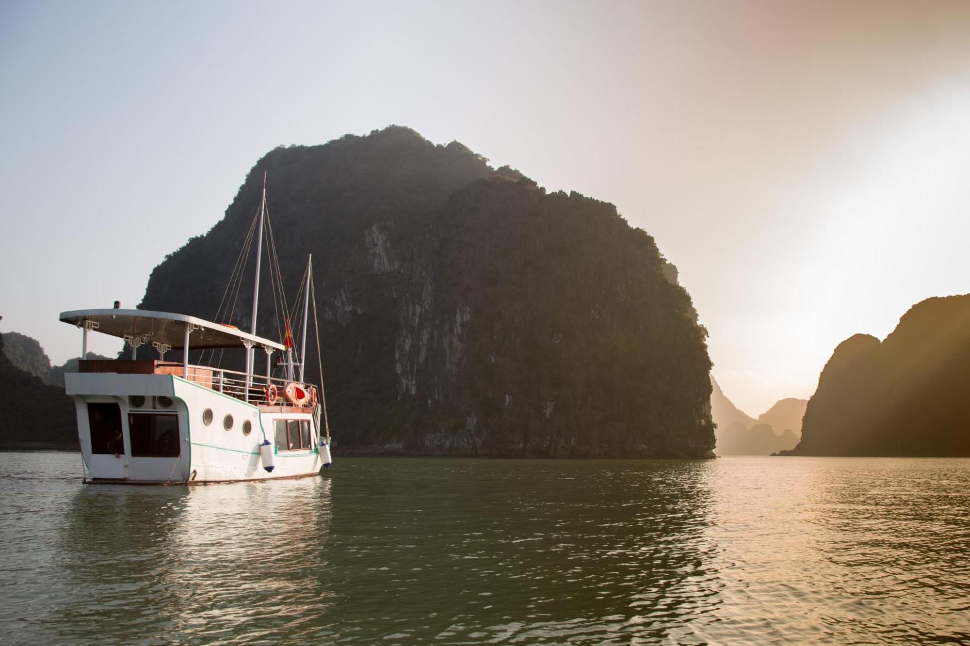 Emeraude Classic Cruises Ha Long Buitenkant foto